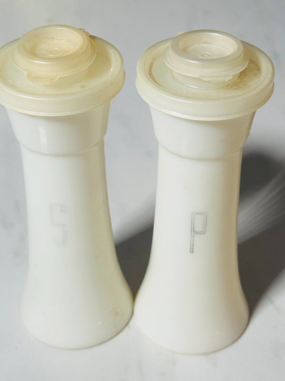 Vintage Tupperware 6.5" Hourglass White Salt & Pepper Shakers Plastic